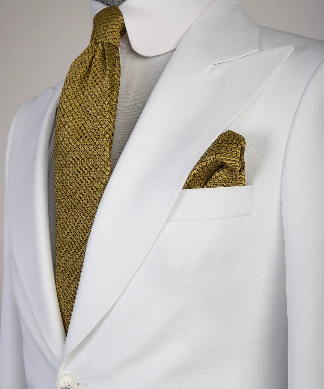 White 3-piece Single-breasted Peak Lapel Suit