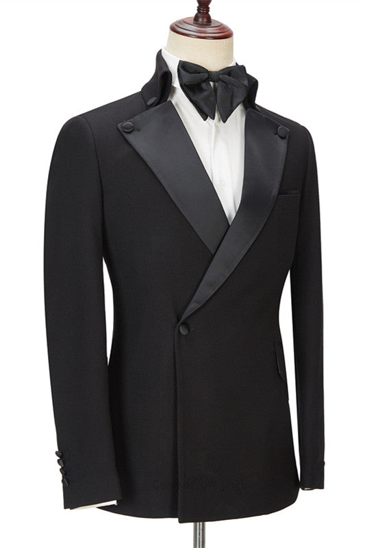 Chic Black Designer Slim Fit Peaked Lapel Men Suits for Prom