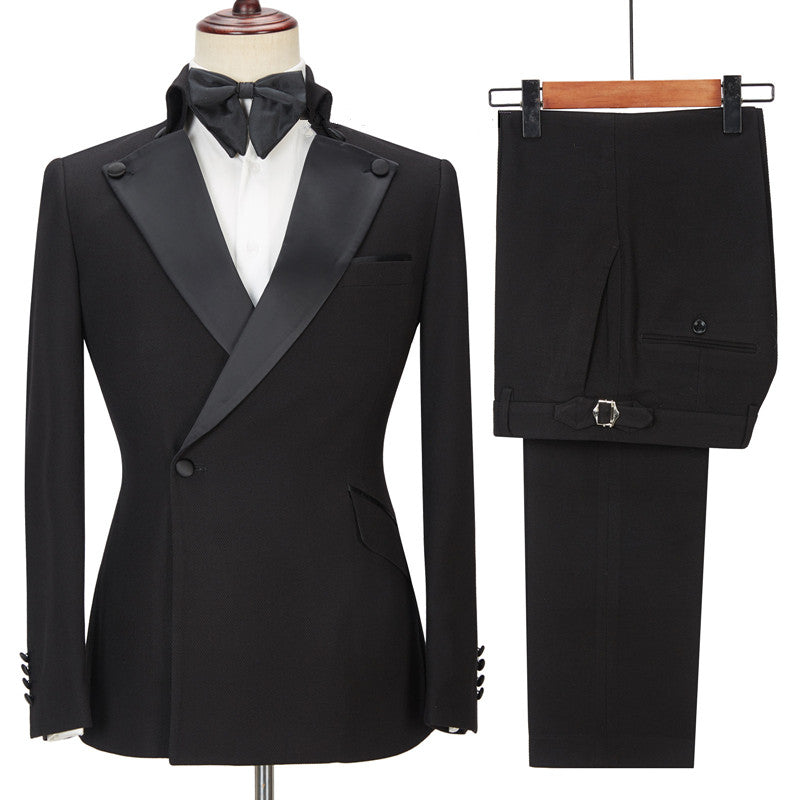 Chic Black Designer Slim Fit Peaked Lapel Men Suits for Prom
