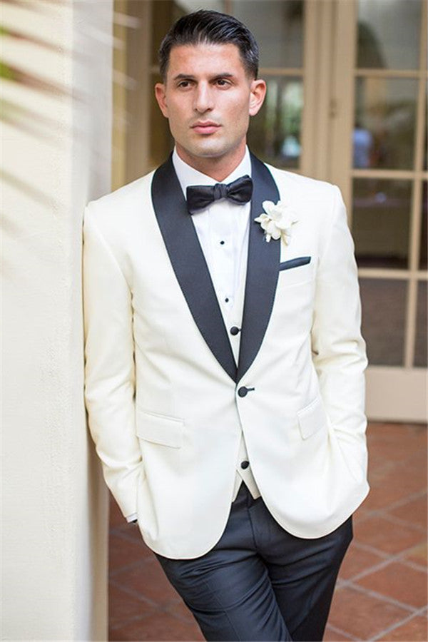 White Groomsmen Suits with Shawl Lapel Three Pieces Wedding Tuxedos