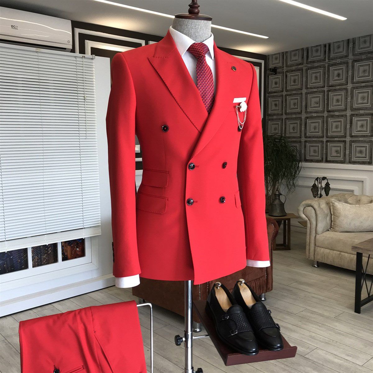 Peaked Lapel Double Breasted Men's Prom Suit in Red