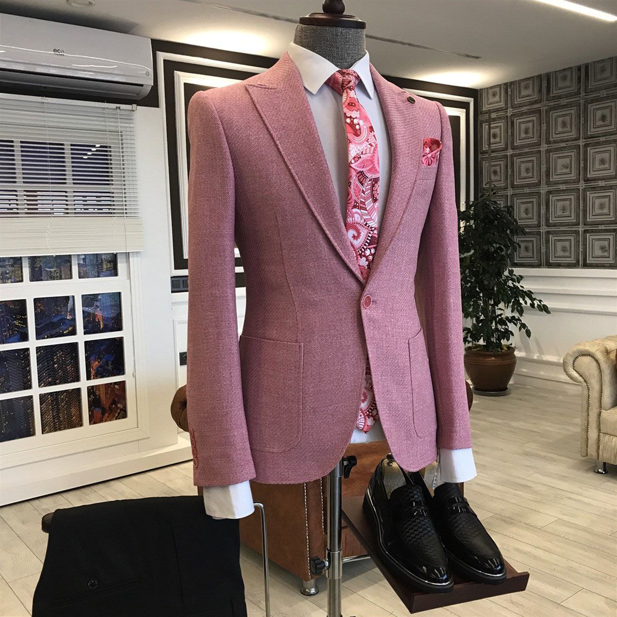 Rock Pink Peaked Lapel One Button Slim Fit Men Prom Suits