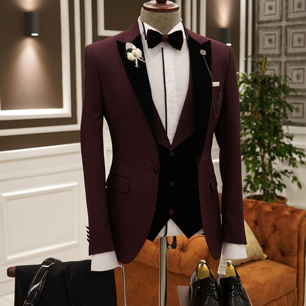 Burgundy 3-pieces Peaked Lapel Slim Fit Men Prom Suits