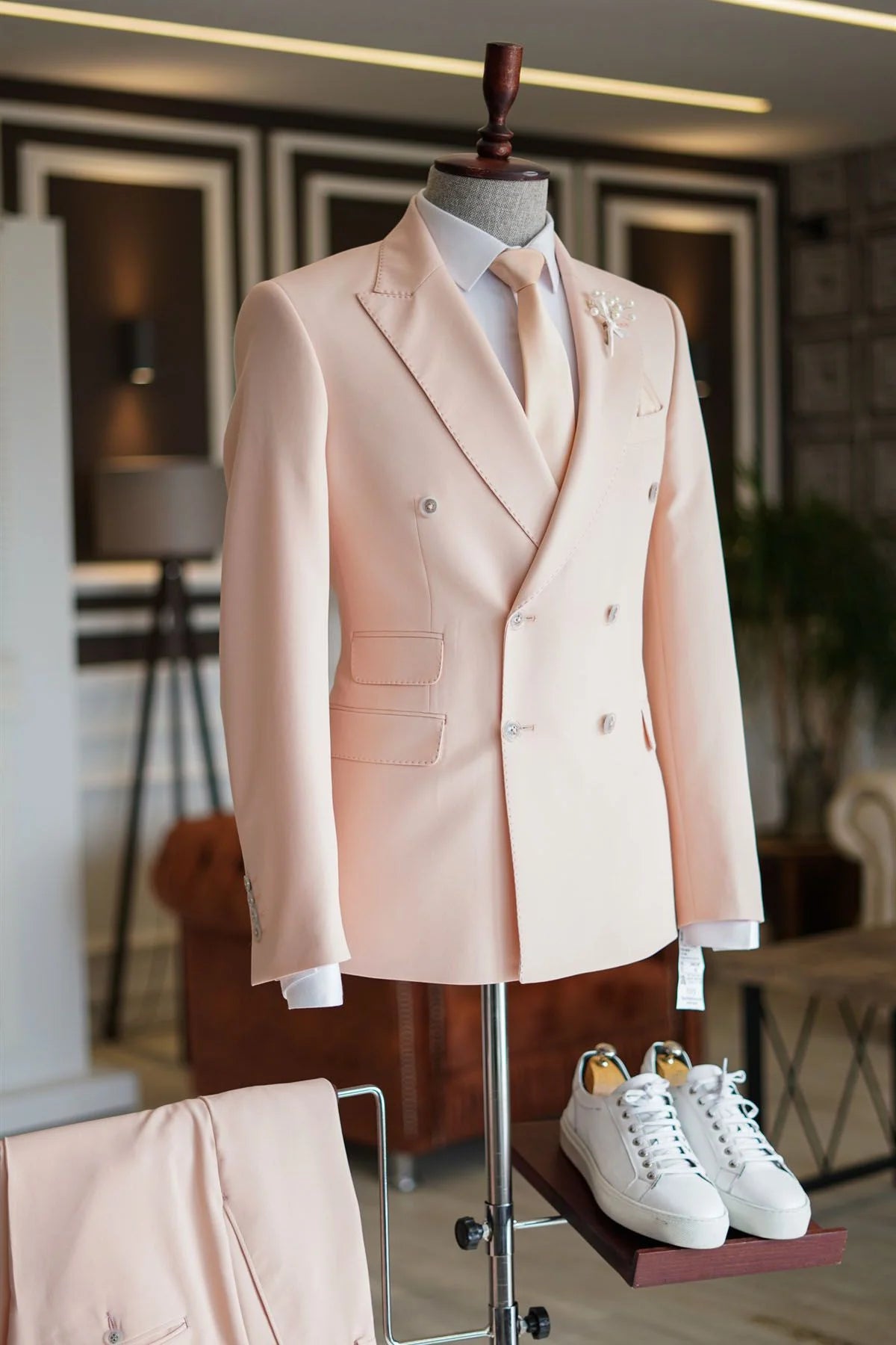 Light Pink Peaked Lapel Double Breasted Men Suits