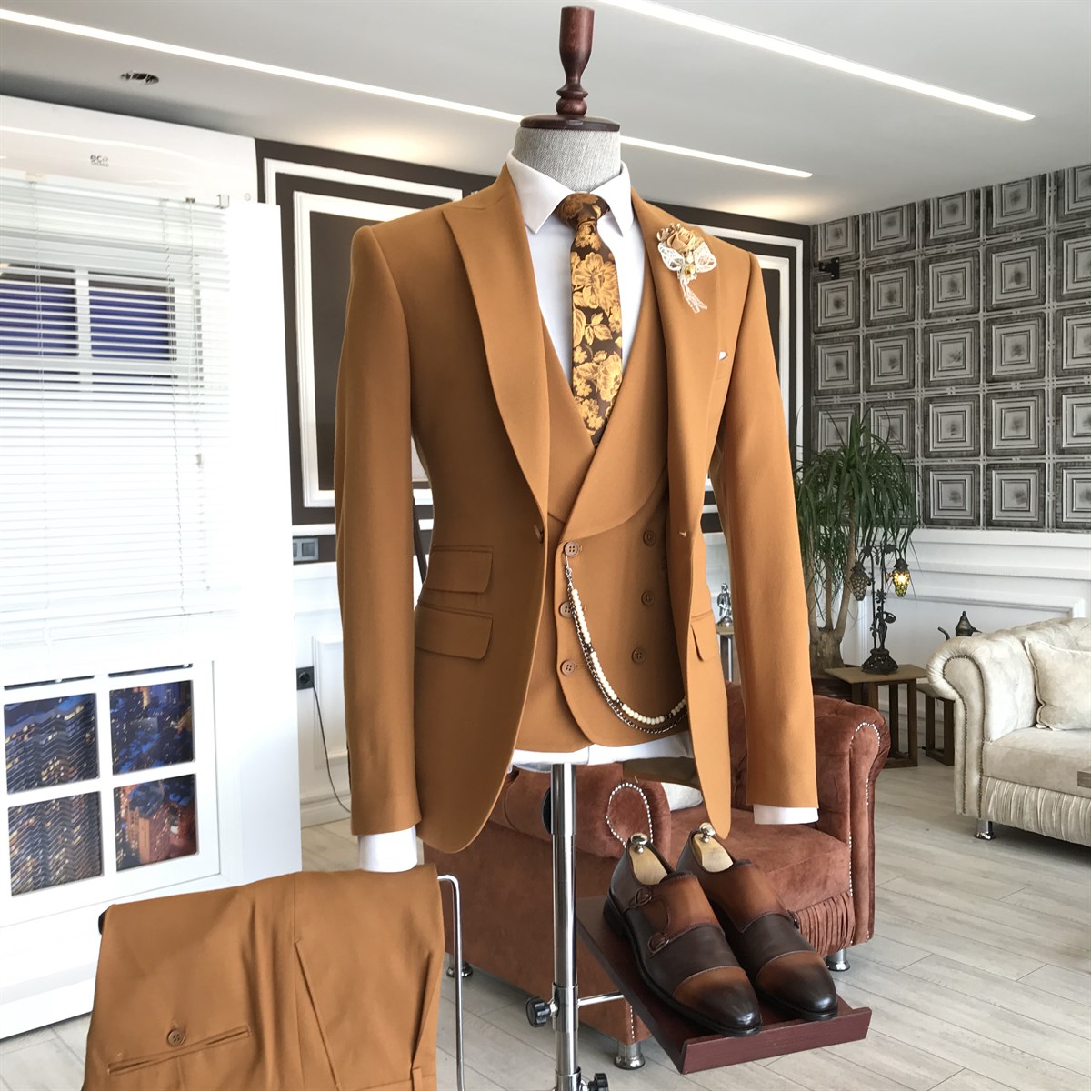 Classic Orange Peaked Lapel Single Breasted Tailored Suit