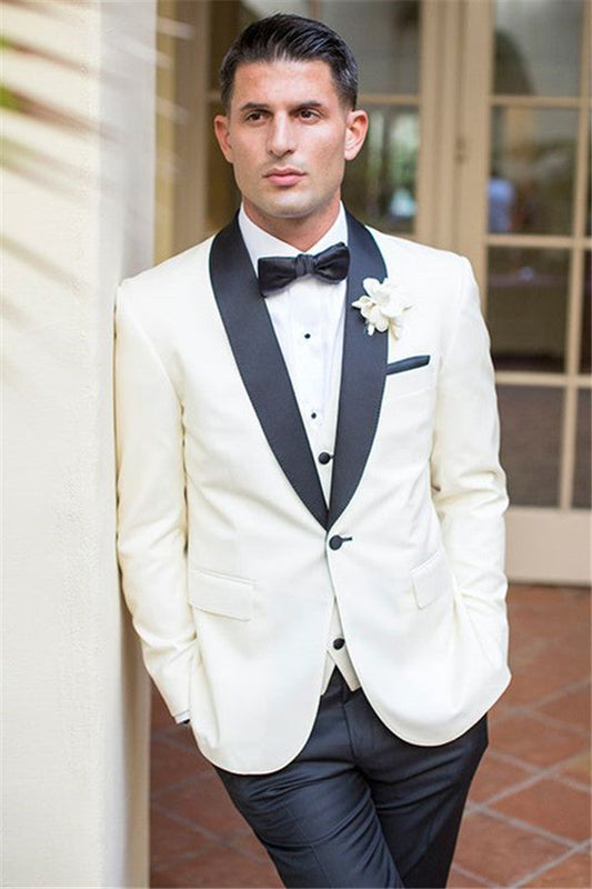 White Groomsmen Suits with Shawl Lapel Three Pieces Wedding Tuxedos