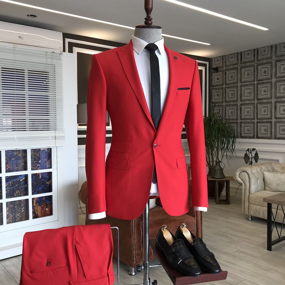 Red Peaked Lapel Slim Fit Bespoke Men Prom Suits