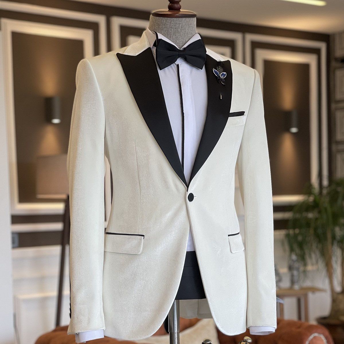 White 2 Pieces Peaked Lapel One Button Prom Suits for Men